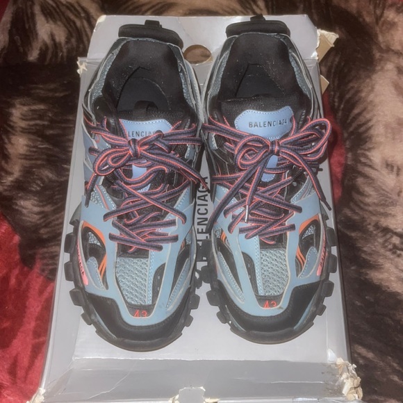 Balenciaga - Picture 2 of 9